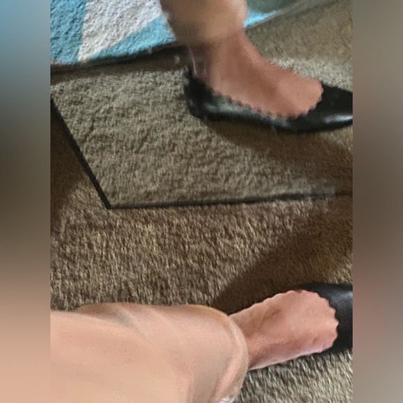 Chloe Scalloped Lauren Flats, Black Leather Chloe Flats in Great Condition - Picture 4 of 8